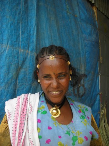 ethiopianwomenoftenhavegoldenjewelry.jpg