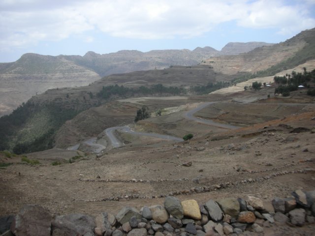 southofmekeletheroadisnowasphaltbuttravelremainsslowasitismountaineous.jpg