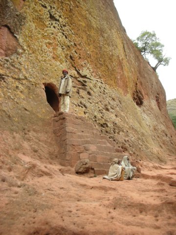 tunnelentrancetoachurchinlalibela.jpg