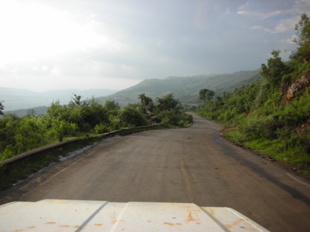 descendingintotheriftvalleyonthewayfromisiolotonakurukenya.jpg