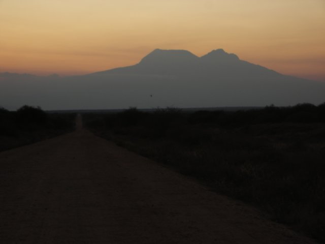 kilimanjarofromanuncommonperspectiveontherightismawenzipeakwhichis750mlowerthankiboontheleft.jpg