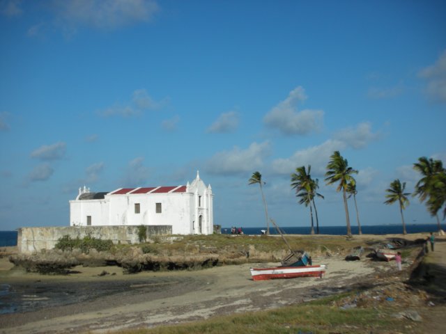churchofsantoantniointhesouthofilhademozambique.jpg
