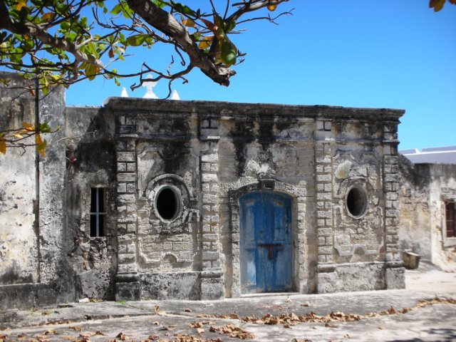 insidethefortofsojooiboislandnorthernmozambique.jpg