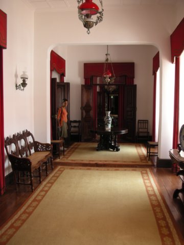 inthepalaceofsopaulotheoldgovernorshouseitgivesaglimpseintowhatupperclasslifemusthavebeeninthe18thcentury.jpg