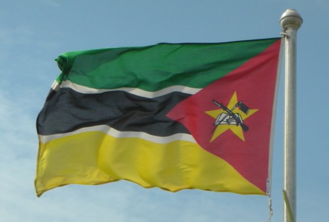 mozambiqueflagnotethemachineguncoveringthestar.jpg