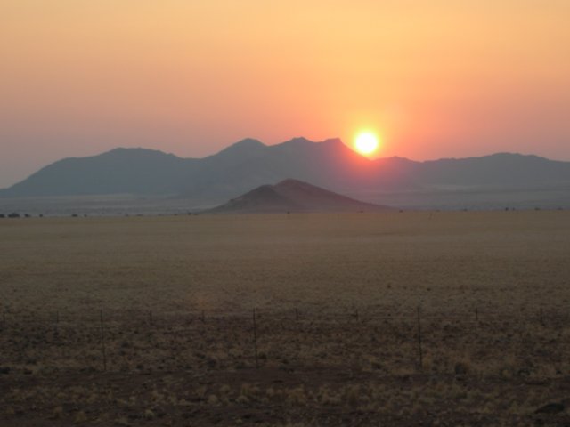 africansunsetsarebeautifulwecouldhavetakenpictureslikethisalmosteveryevening.jpg