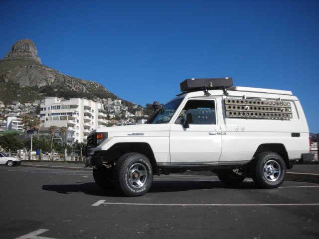 likeanewcaraftercrossingafricainthebackgroundisthelionsheadmountain.jpg