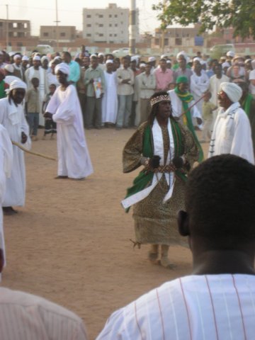 everyfridayinomdurmansocalleddervishesgathertodanceandsingafterwardstheyprayinthemosque6.jpg