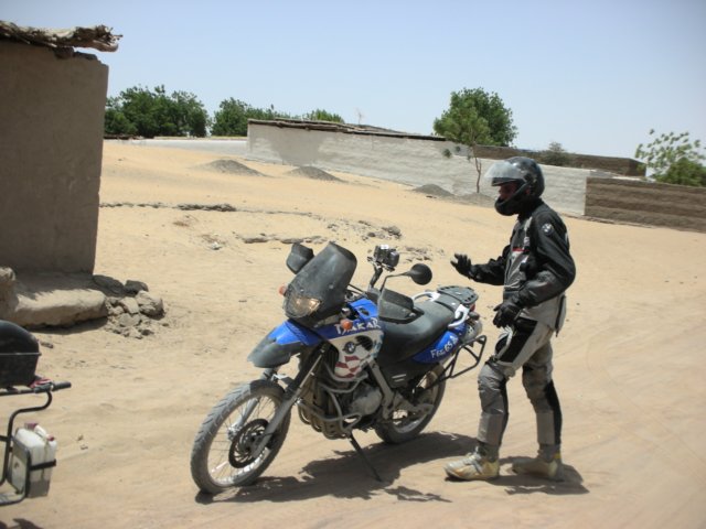 jasonhisbmwbikeitwaschallengingforthebikersduetothegreatheatandthevibrationsonthepistes.jpg