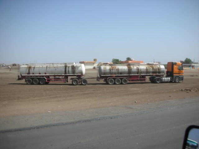 onasphaltroadsinsudanverylongtrucksareused3.jpg