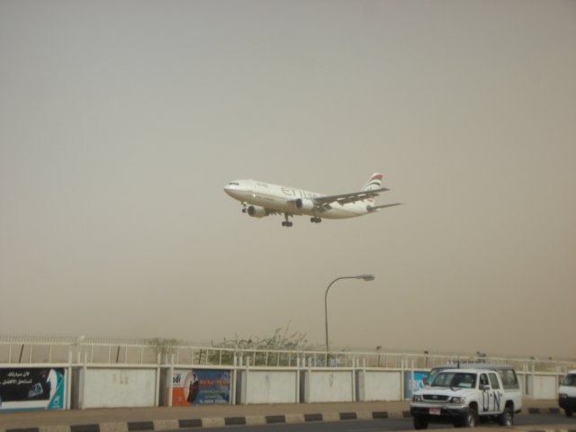 theairportwasopendespitethesandduststormitisinthemiddleoftown.jpg