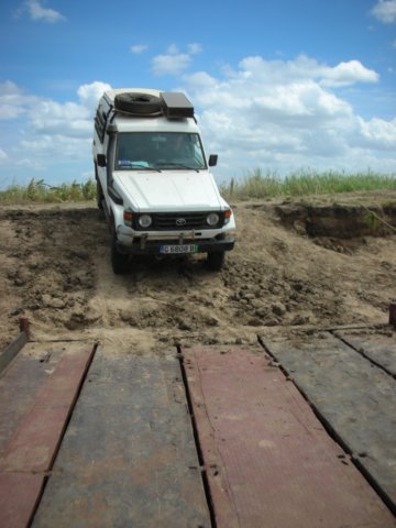enteringtheferryaccrosstherovumariverontanzanianside.jpg