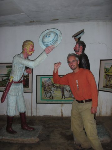 thelittlemuseumincomemorationofthestanleylivingstonemeetinghasonlythesefunnypapiermchstatuesasattractions.jpg